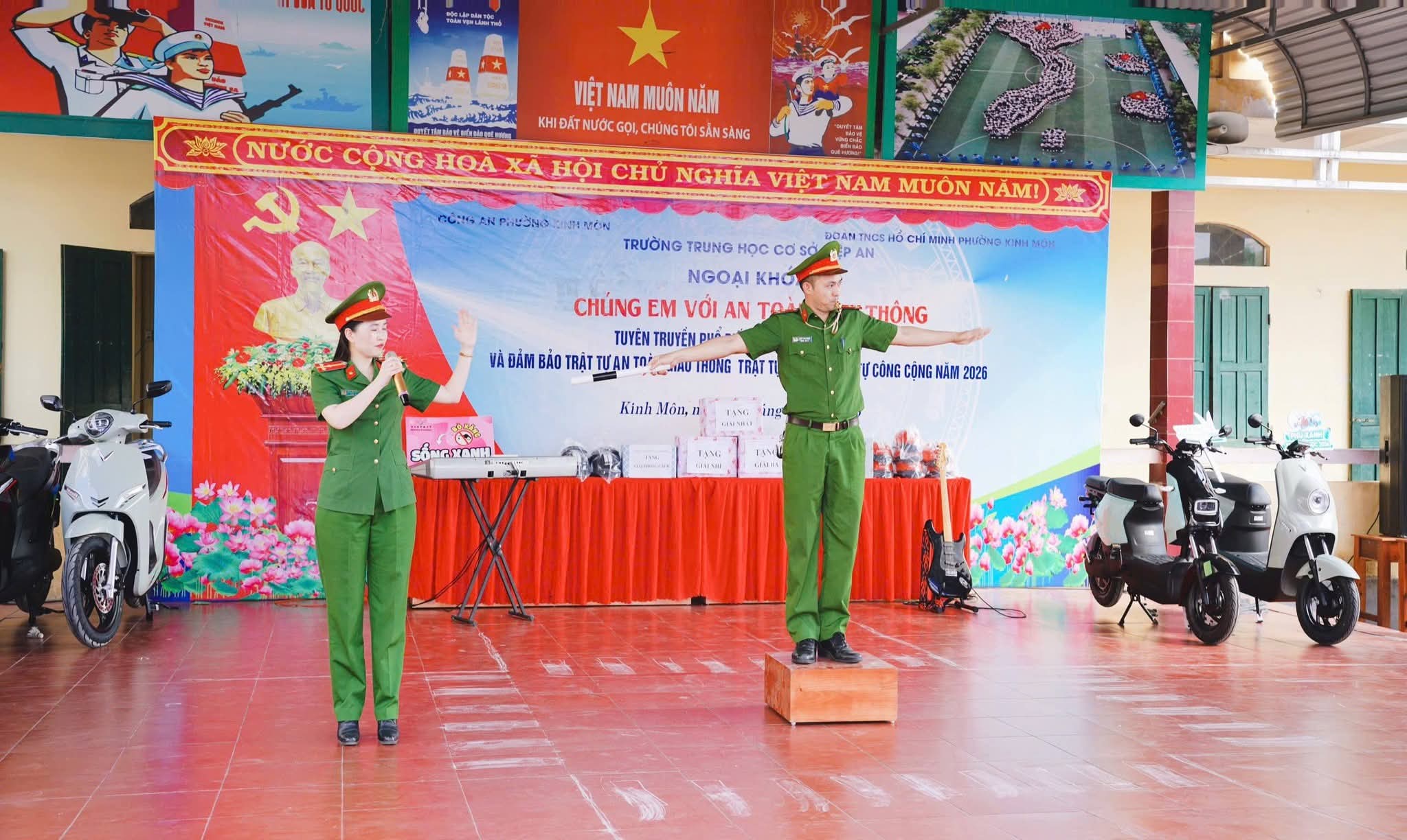 Công an phường Kinh Môn tổ chức thành công chương trình ngoại khóa chúng em với an toàn giao thông tại trường THCS Hiệp An